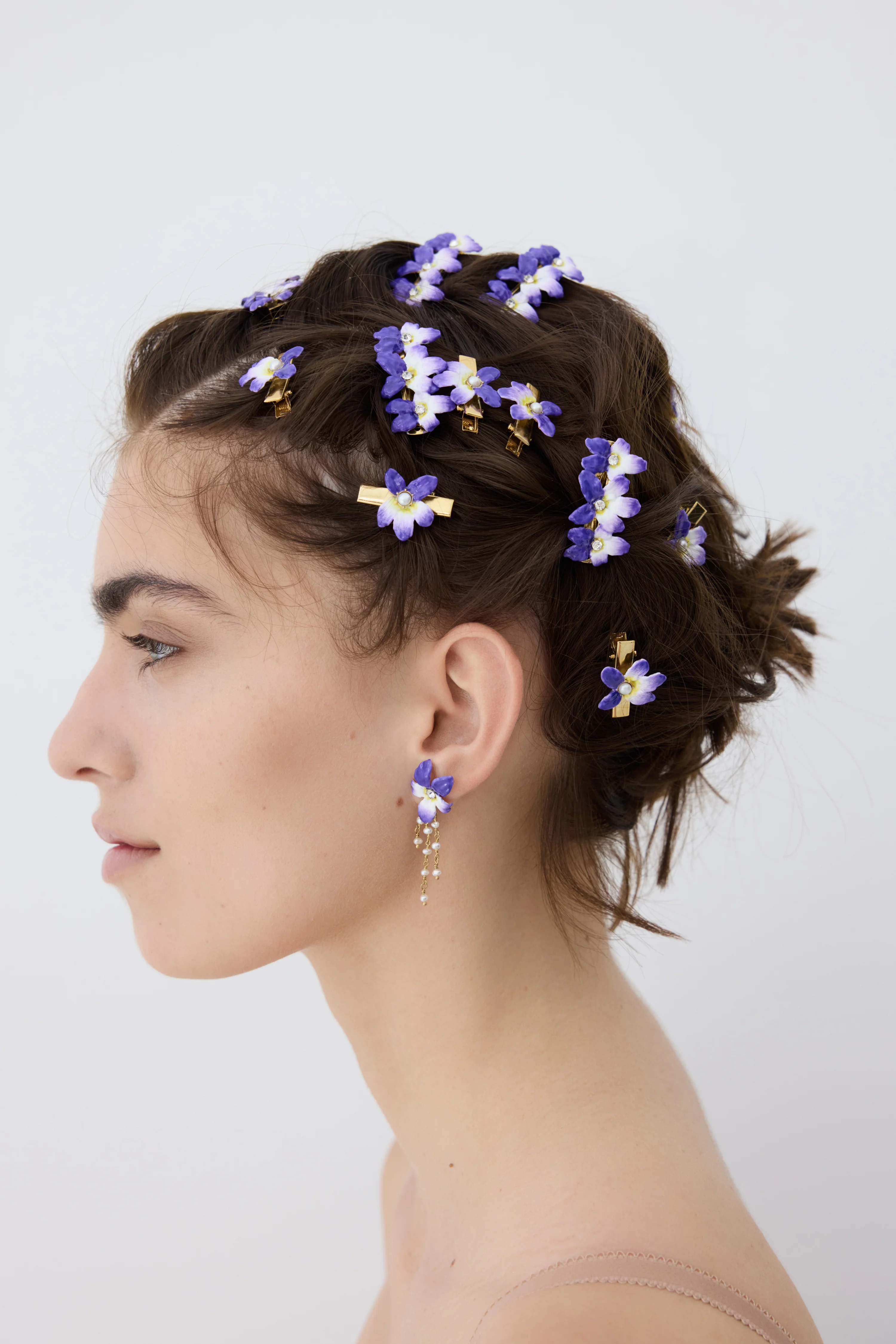 Boucles d'oreilles pendantes violette et perles de culture - Image 2