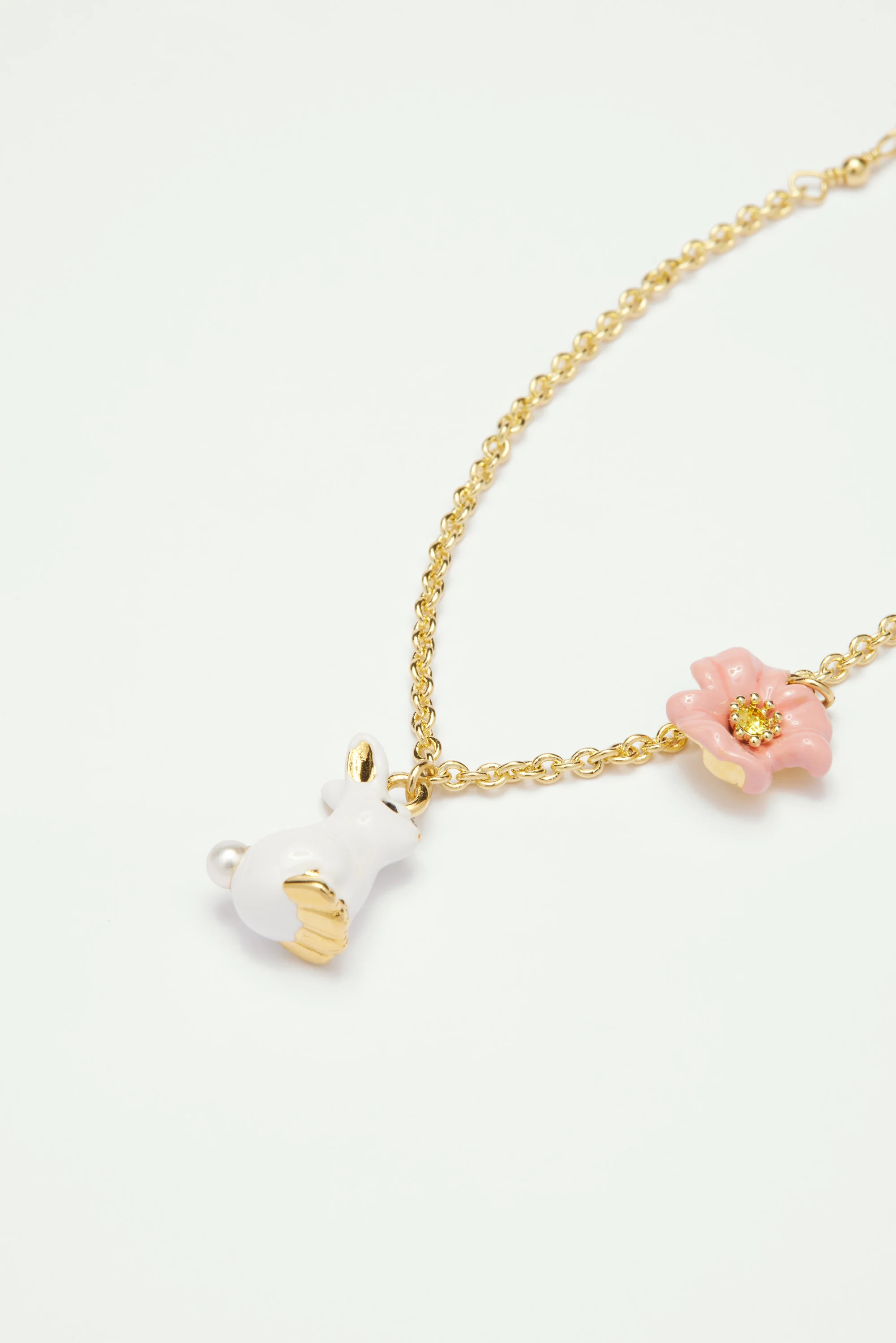 Bracelet fin à chaîne lapin et fleur rose - Image 2