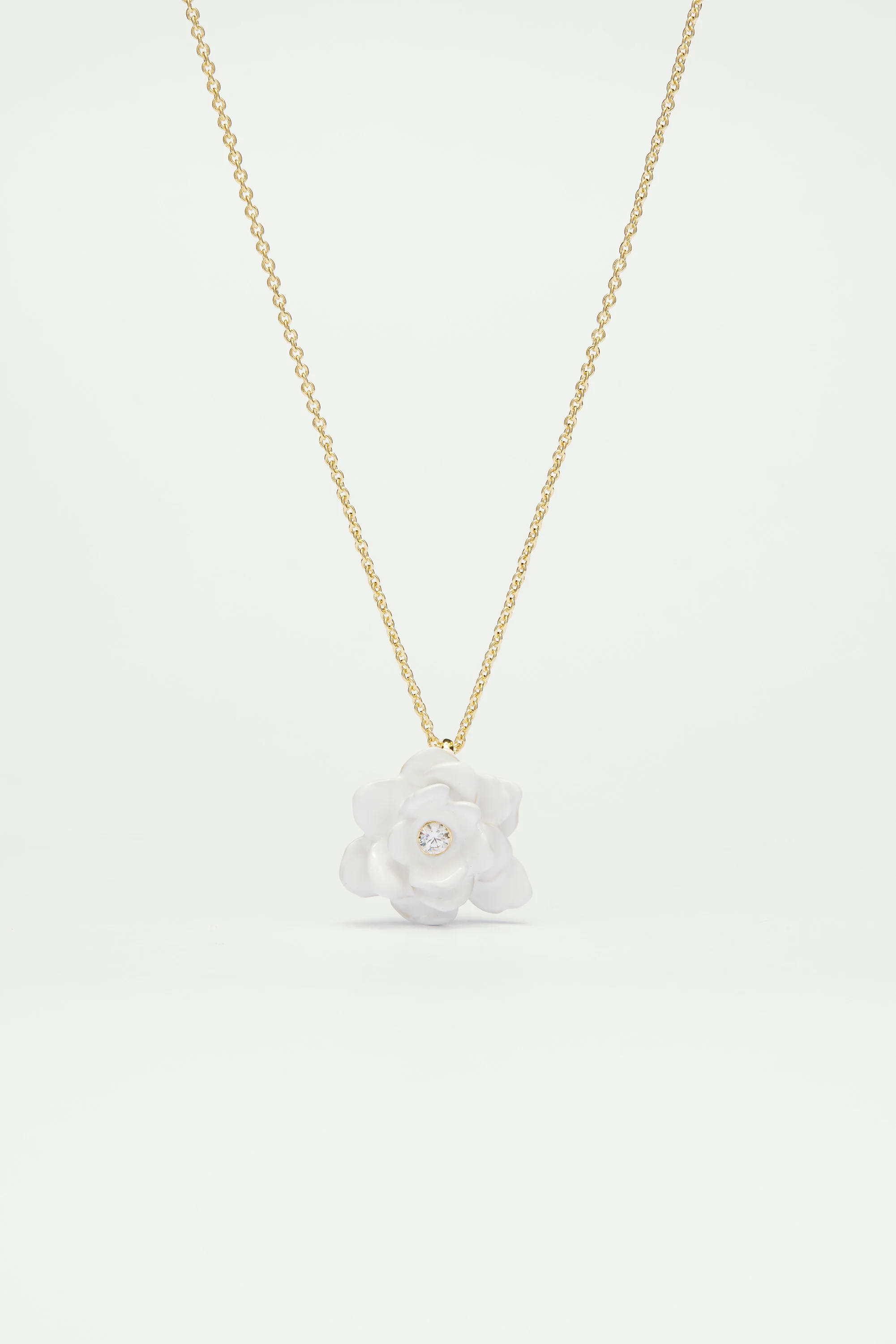 Collier fin gardénia et pierre en verre taillé