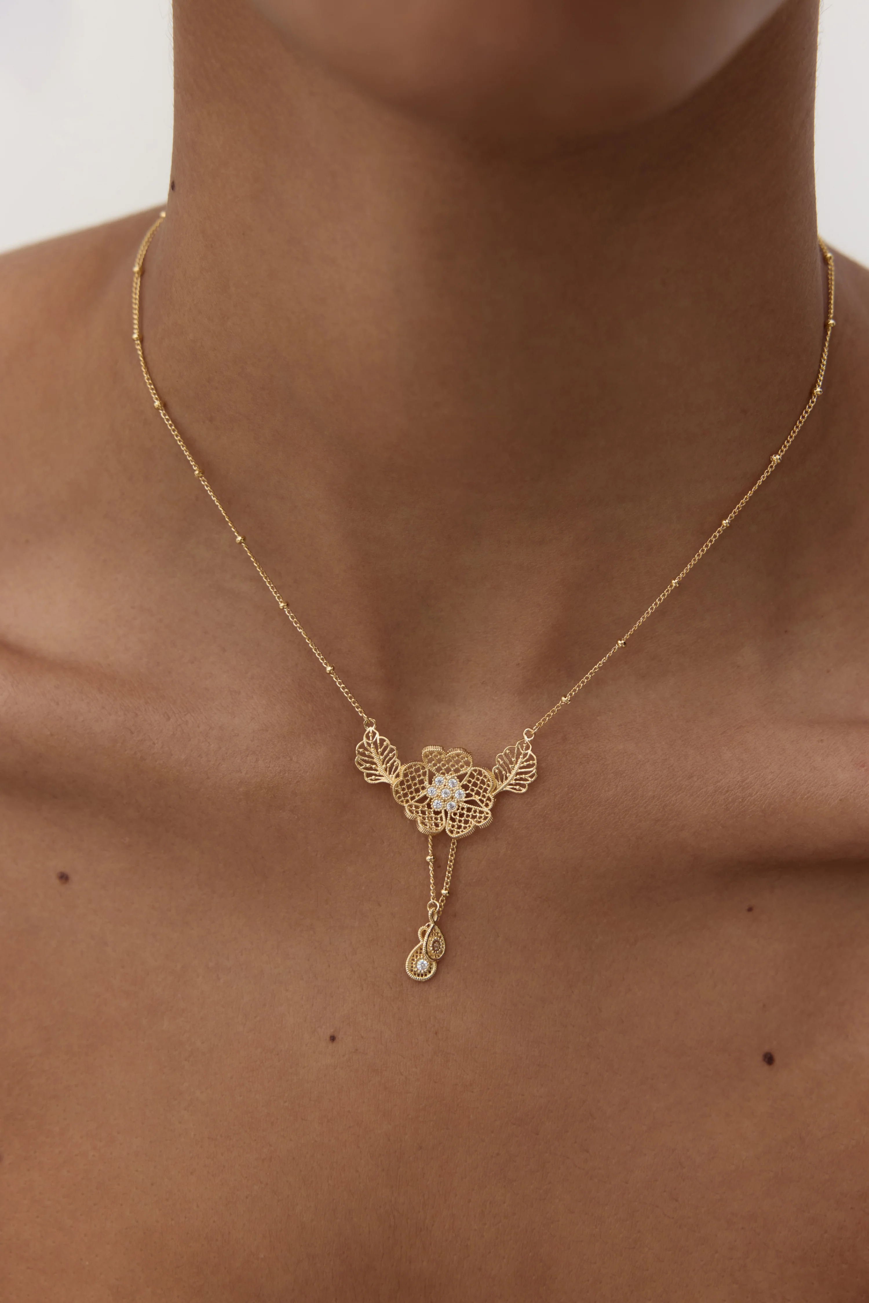 Collier fin pendentif fil d'or - Image 2