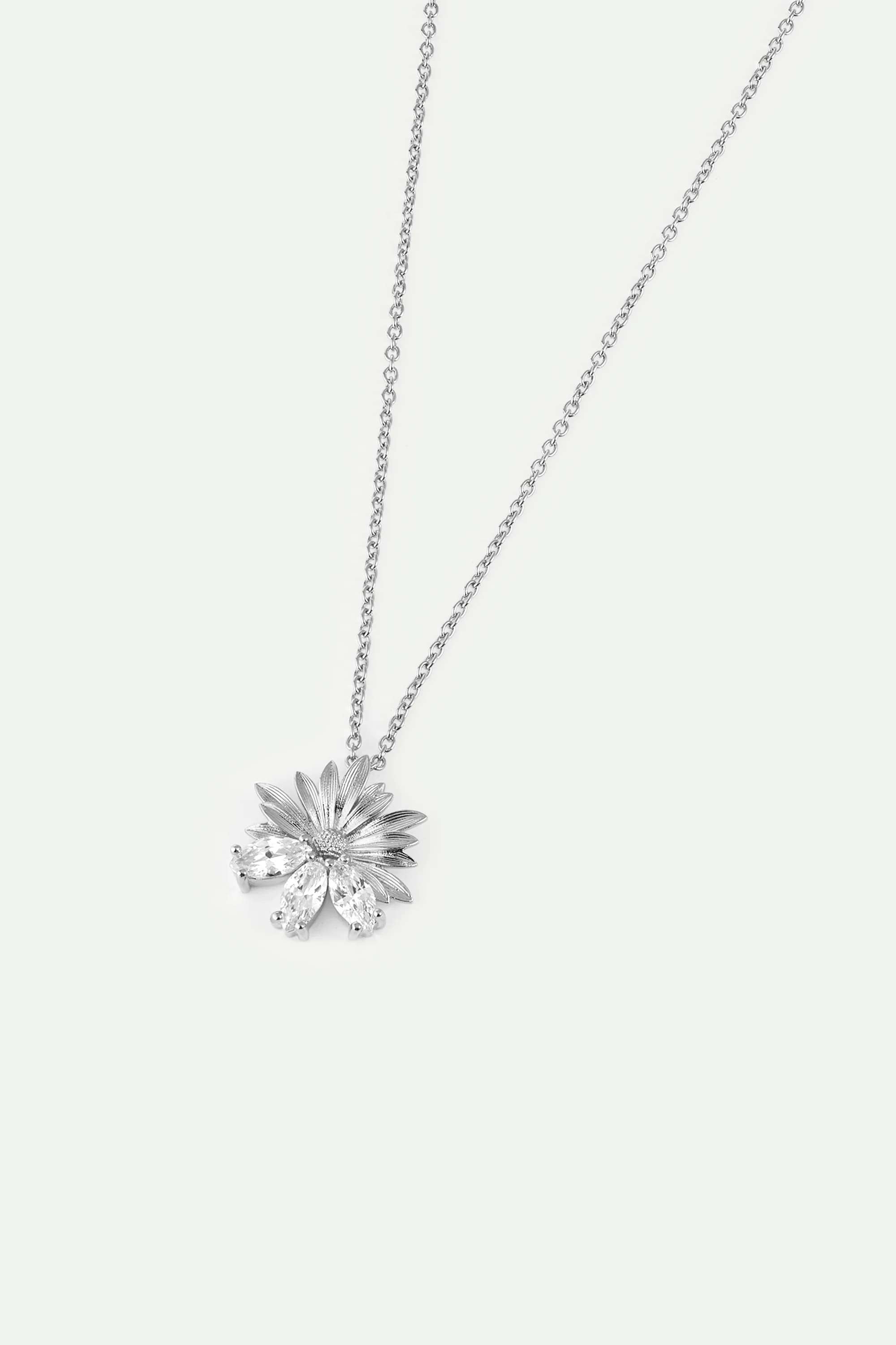 Collier pendentif argenté marguerite et pierres blanches - Image 2