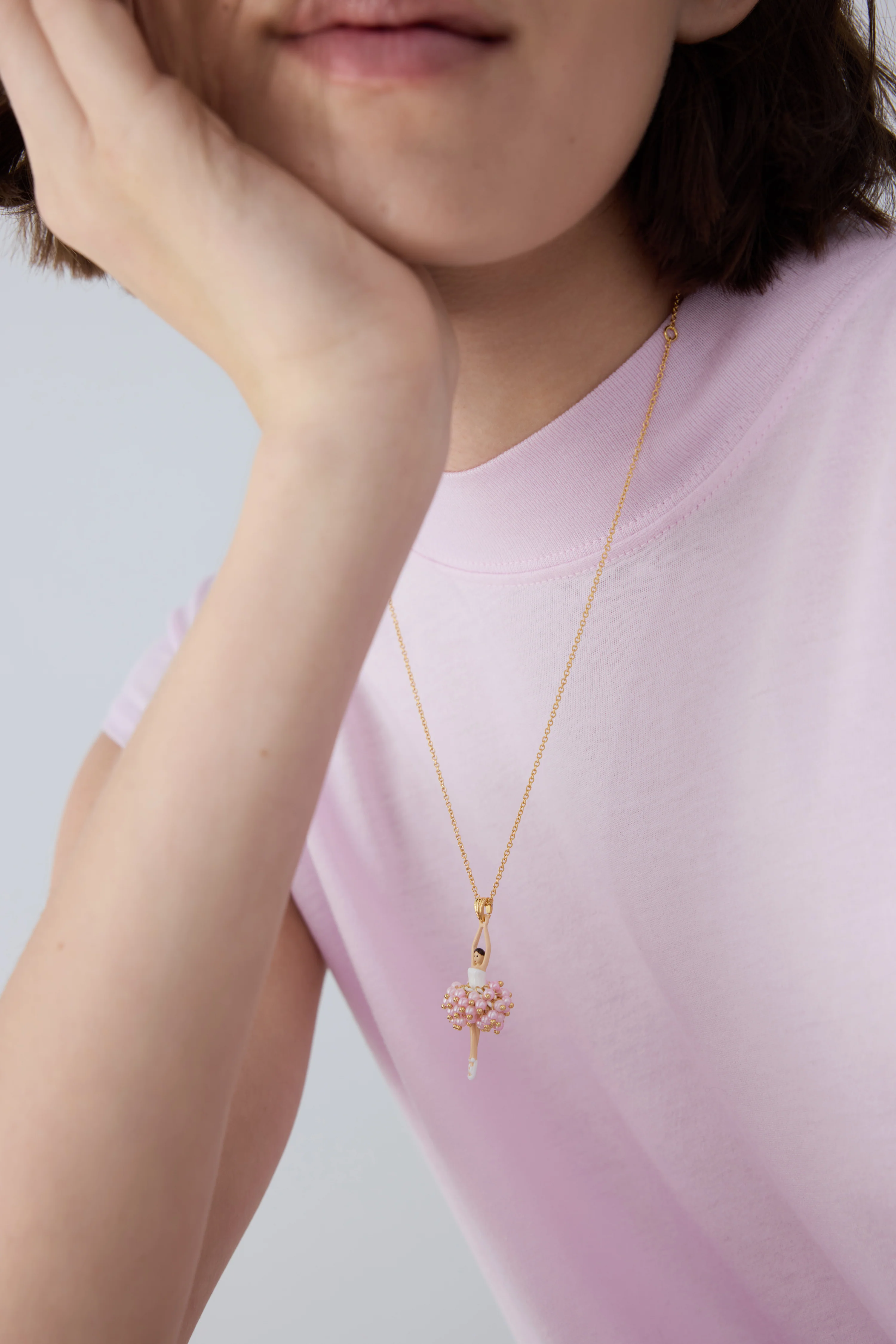 Collier pendentif Ballerine perles roses et cristal blanc - Image 2