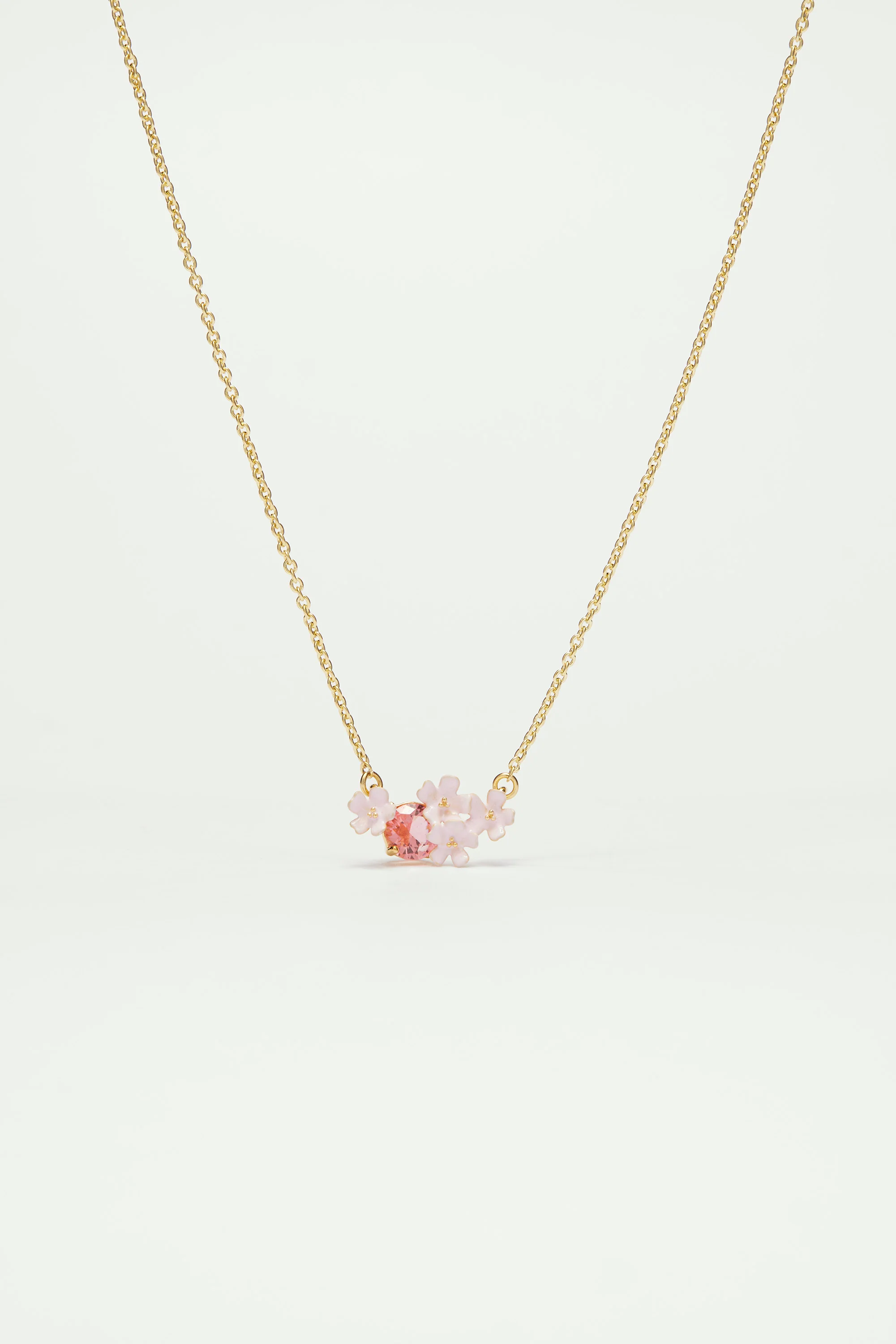 Collier plastron fleurs de verveine et pierre ronde