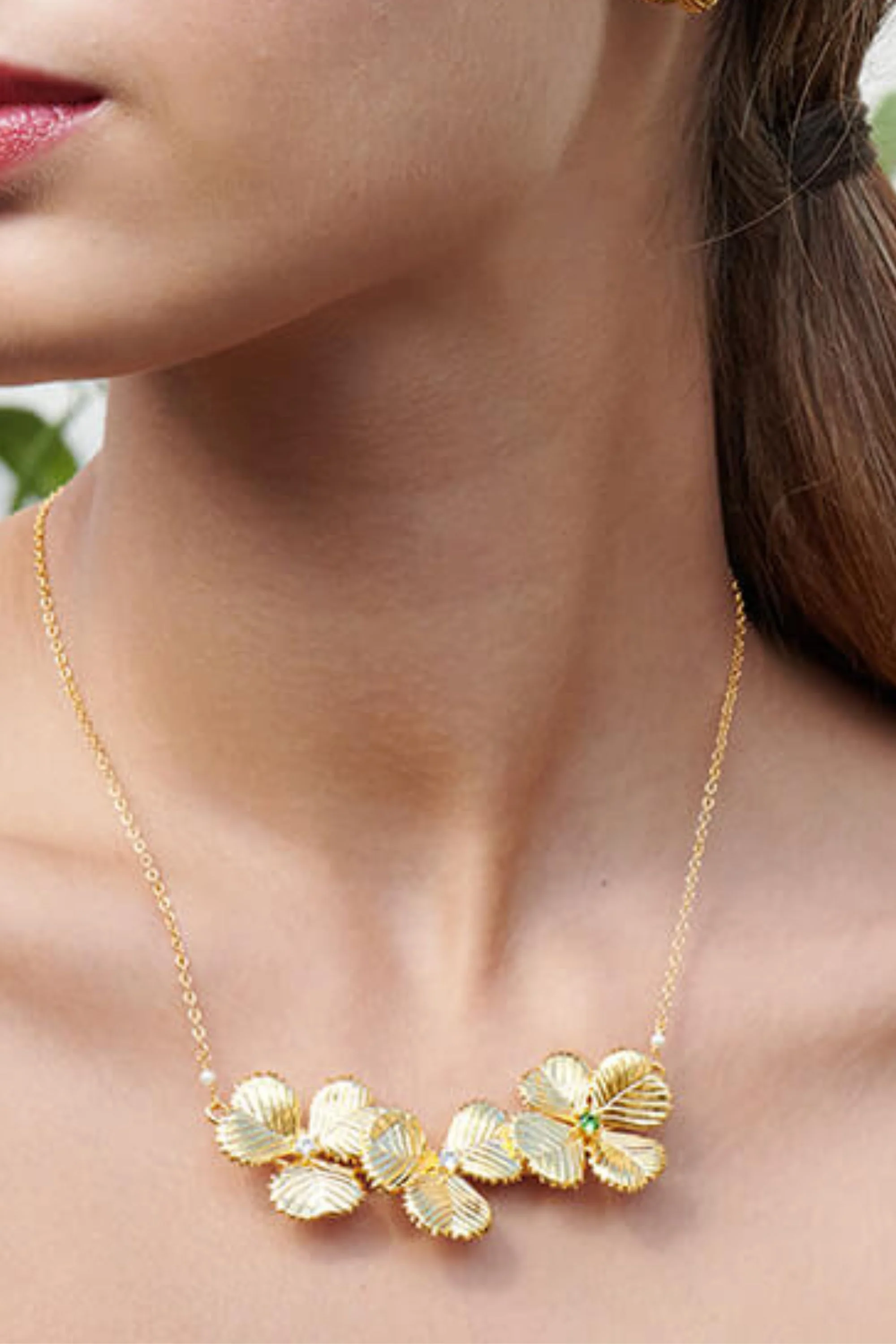 Collier plastron trois trèfles - Image 3
