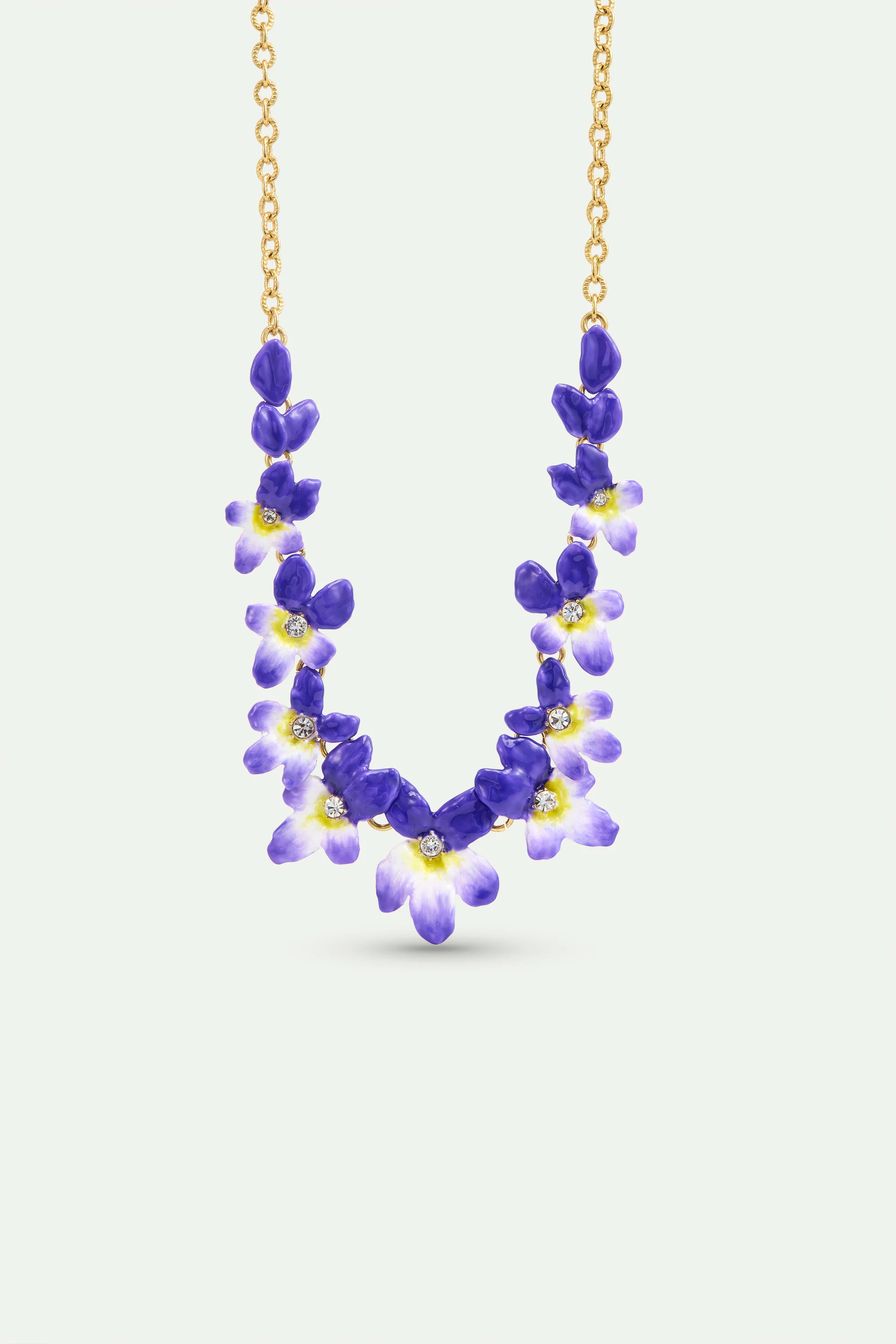 Collier plastron violettes et cristaux facettés