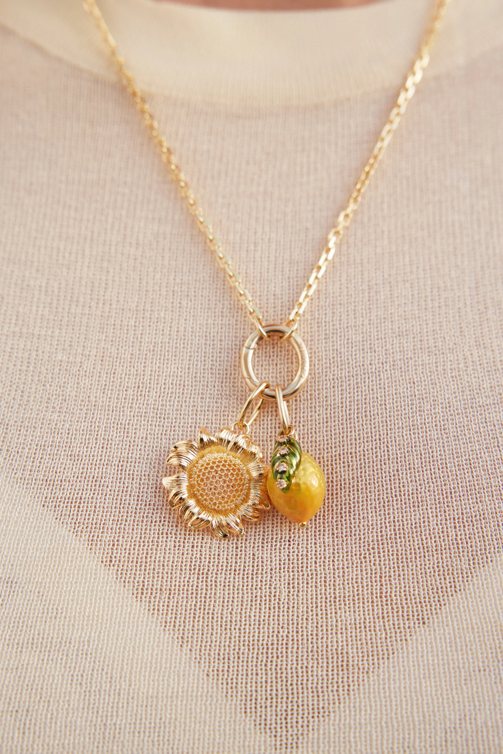 Pendentif fleur de tournesol dorée, Vitalité et Loyauté - Image 3
